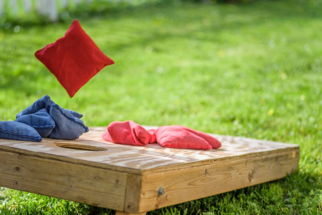 Sport im Garten mit Cornhole